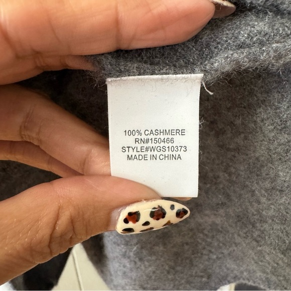 41 Hawthorne 100% Cashmere V Neck Sweater Size M Gray Long Sleeve Work Office - Picture 4 of 6